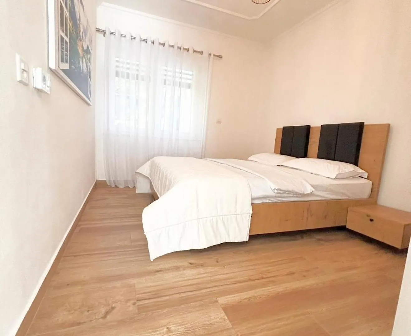 Swiss Villa Qerret Golem  Apartment